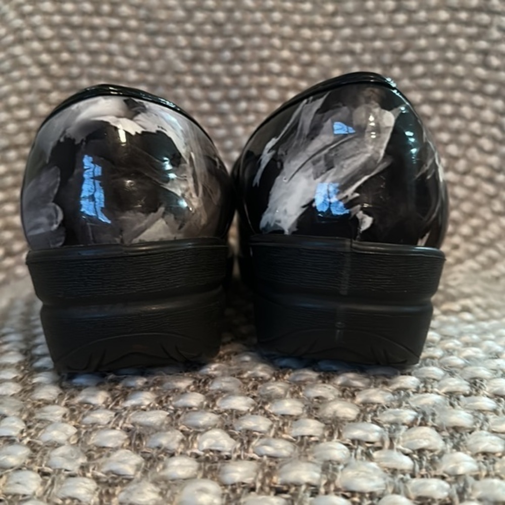 Savvy Nursing Clogs Shoes Black and white design WOMENS Size 8.5 EUC. - Picture 6 of 8
